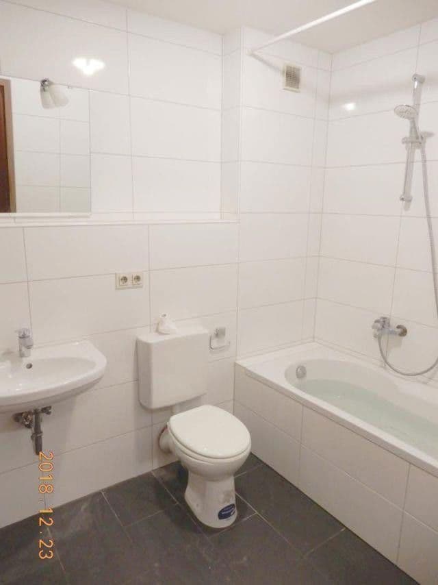 Pronájem bytu 2+1 60 m², Stuttgart, Bádensko-Württembersko Pronájem bytu 2+1 60 m², Stuttgart, Bádensko-Württembersko