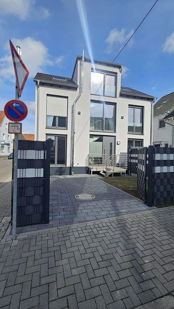 Prodej domu 167 m², pozemek 163 m², Speyerer Straße 25, Neuhofen, Porýní-Falc Prodej domu 167 m², pozemek 163 m², Speyerer Straße 25, Neuhofen, Porýní-Falc