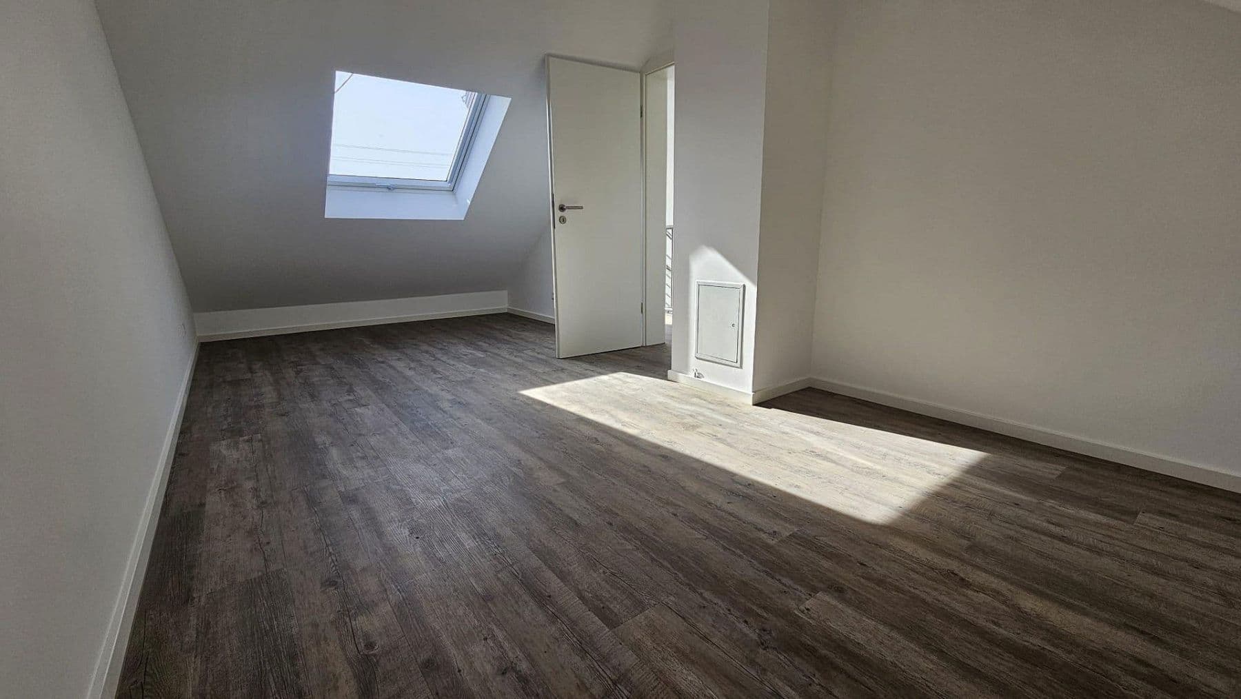 Prodej domu 167 m², pozemek 163 m², Speyerer Straße 25, Neuhofen, Porýní-Falc Prodej domu 167 m², pozemek 163 m², Speyerer Straße 25, Neuhofen, Porýní-Falc