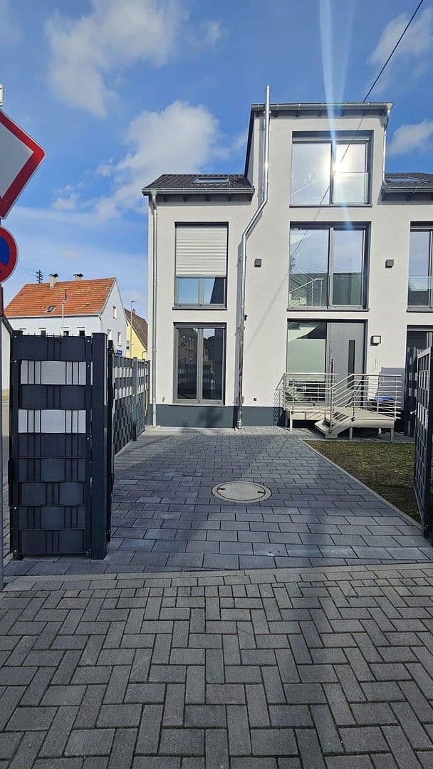 Prodej domu 167 m², pozemek 163 m², Speyerer Straße 25, Neuhofen, Porýní-Falc Prodej domu 167 m², pozemek 163 m², Speyerer Straße 25, Neuhofen, Porýní-Falc