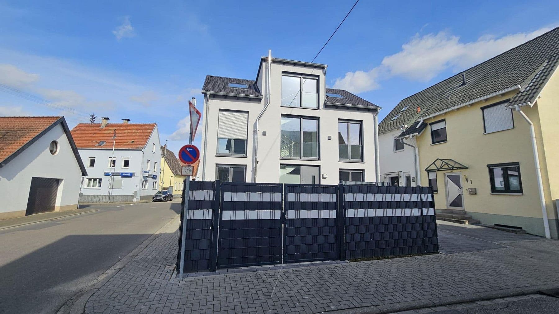 Prodej domu 167 m², pozemek 163 m², Speyerer Straße 25, Neuhofen, Porýní-Falc Prodej domu 167 m², pozemek 163 m², Speyerer Straße 25, Neuhofen, Porýní-Falc