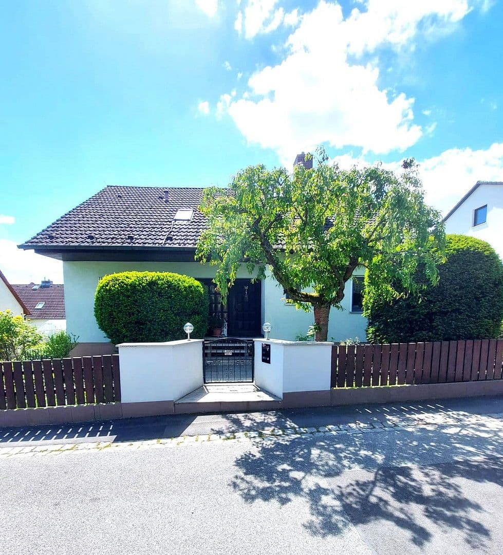 Prodej domu 245 m², pozemek 619 m², Cadolzburg, Bavorsko Prodej domu 245 m², pozemek 619 m², Cadolzburg, Bavorsko