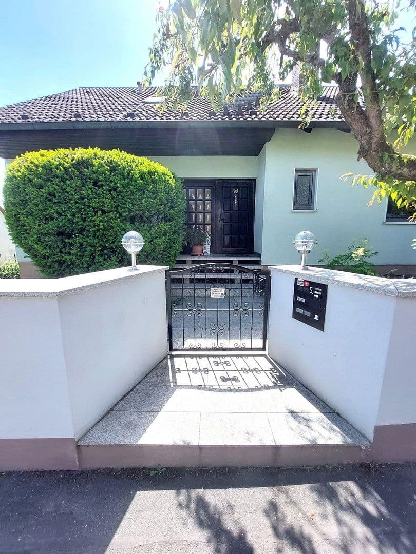 Prodej domu 245 m², pozemek 619 m², Cadolzburg, Bavorsko Prodej domu 245 m², pozemek 619 m², Cadolzburg, Bavorsko