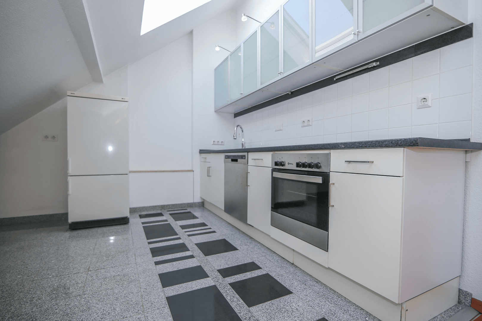 Pronájem bytu 2+1 82 m², Oberstraße 28, Mülheim an der Ruhr, Severní Porýní-Vestfálsko Pronájem bytu 2+1 82 m², Oberstraße 28, Mülheim an der Ruhr, Severní Porýní-Vestfálsko