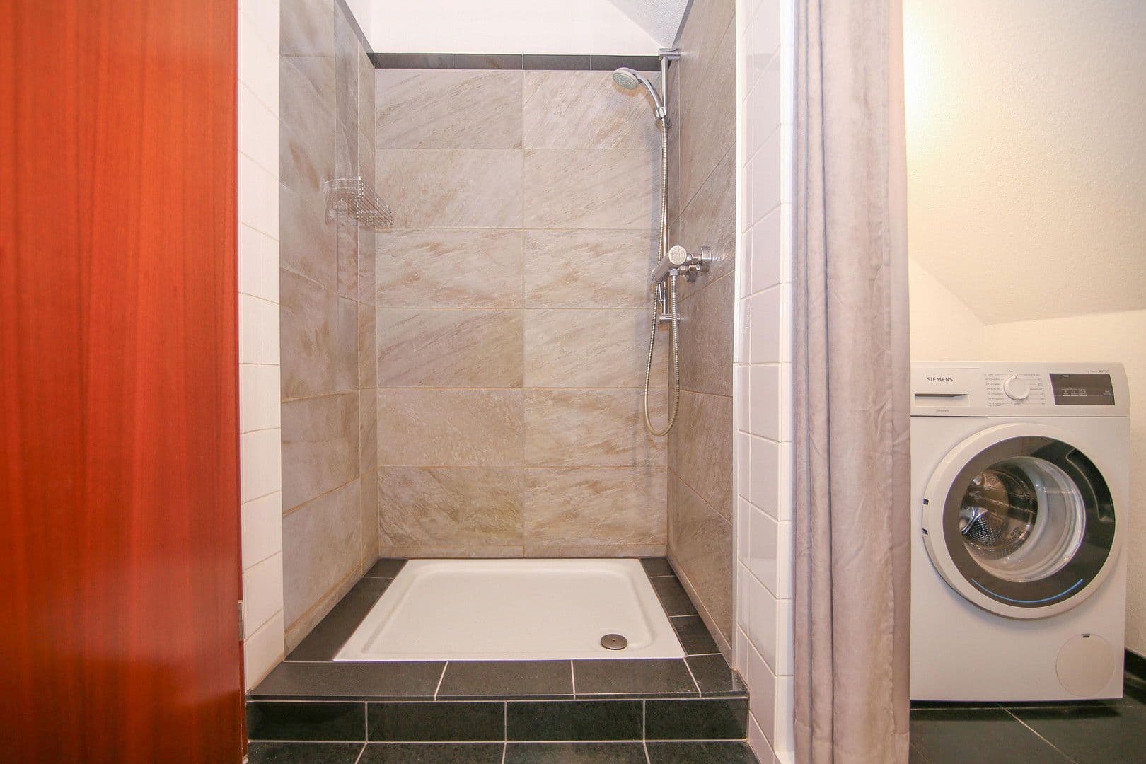 Pronájem bytu 2+1 82 m², Oberstraße 28, Mülheim an der Ruhr, Severní Porýní-Vestfálsko Pronájem bytu 2+1 82 m², Oberstraße 28, Mülheim an der Ruhr, Severní Porýní-Vestfálsko