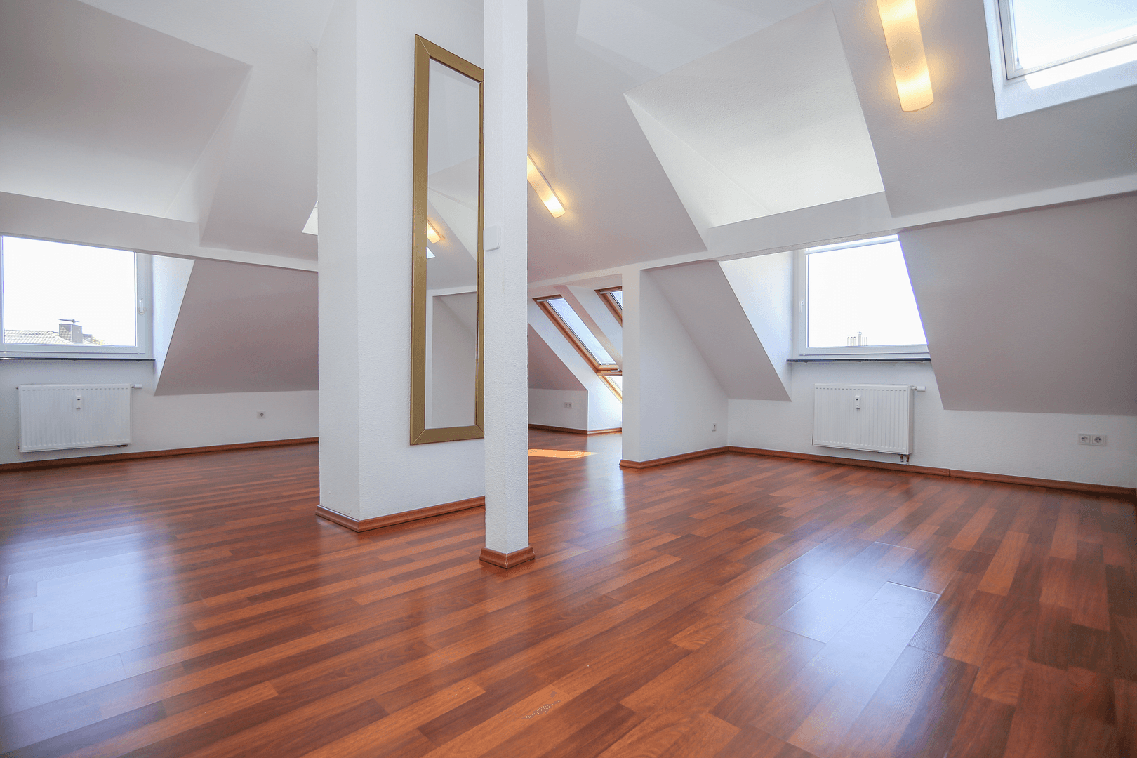 Pronájem bytu 2+1 82 m², Oberstraße 28, Mülheim an der Ruhr, Severní Porýní-Vestfálsko Pronájem bytu 2+1 82 m², Oberstraße 28, Mülheim an der Ruhr, Severní Porýní-Vestfálsko