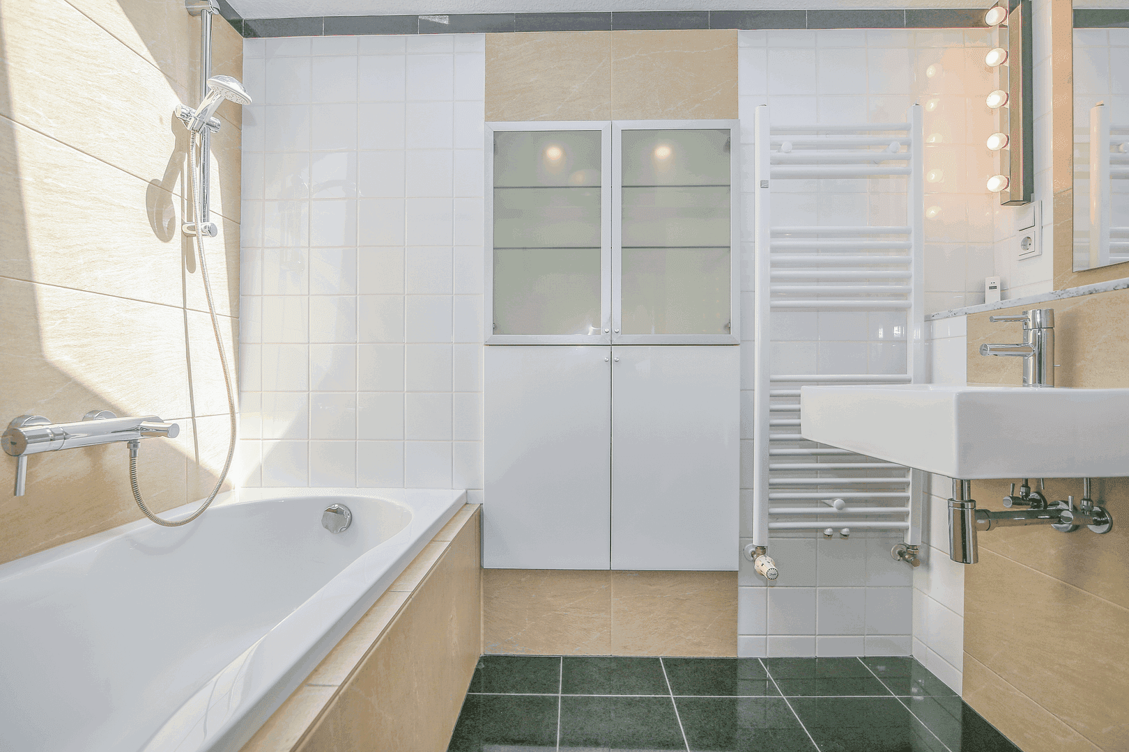 Pronájem bytu 2+1 82 m², Oberstraße 28, Mülheim an der Ruhr, Severní Porýní-Vestfálsko Pronájem bytu 2+1 82 m², Oberstraße 28, Mülheim an der Ruhr, Severní Porýní-Vestfálsko