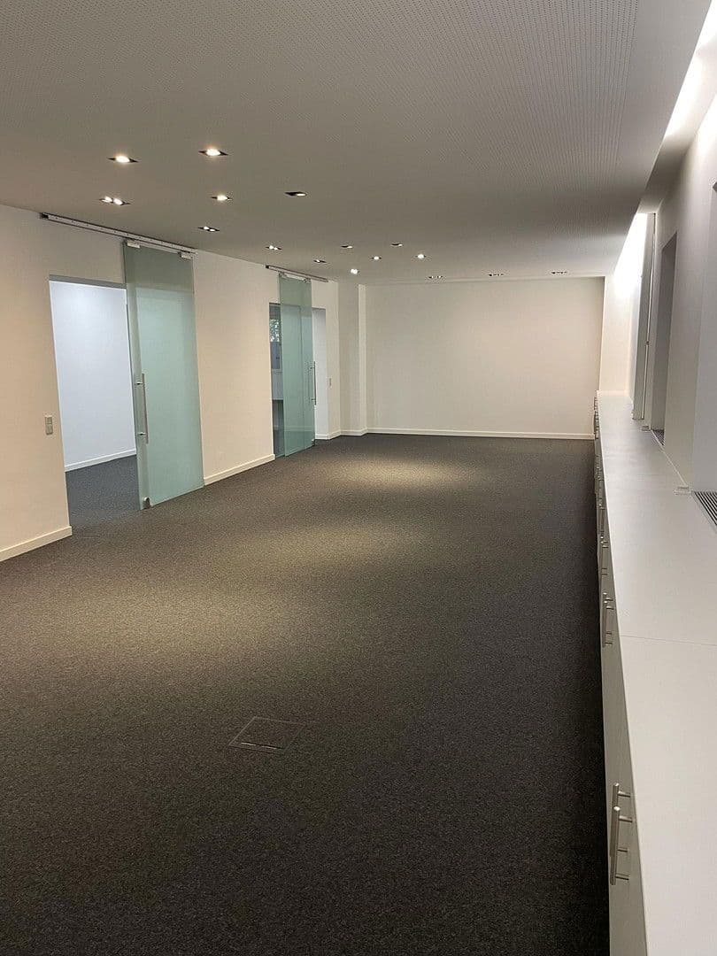 Pronájem kanceláře 415 m², Leopoldstraße 55, München, Bavorsko Pronájem kanceláře 415 m², Leopoldstraße 55, München, Bavorsko