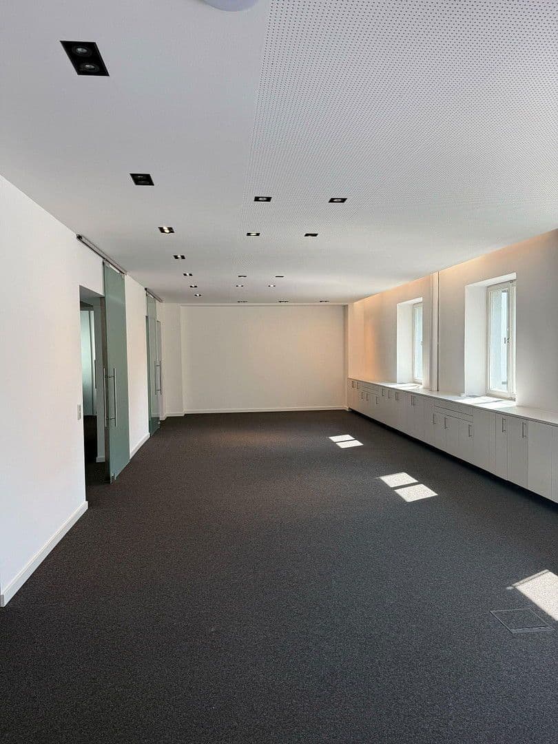 Pronájem kanceláře 415 m², Leopoldstraße 55, München, Bavorsko Pronájem kanceláře 415 m², Leopoldstraße 55, München, Bavorsko