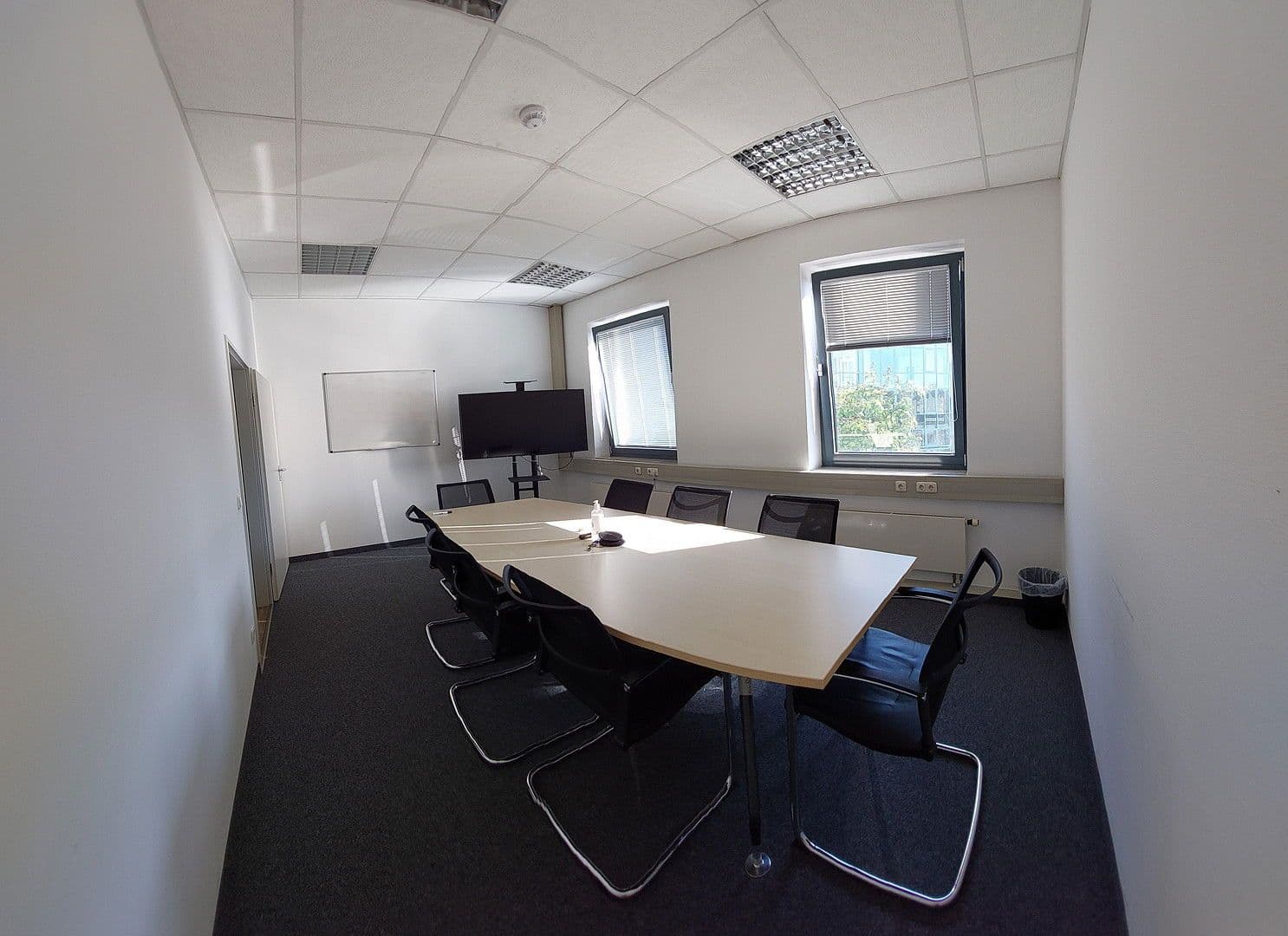 Pronájem kanceláře 330 m², Max-Planck-Straße 17, Unterschleißheim, Bavorsko Pronájem kanceláře 330 m², Max-Planck-Straße 17, Unterschleißheim, Bavorsko