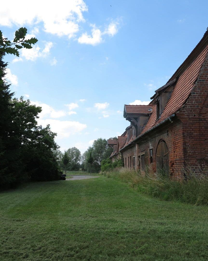 Prodej domu 1.200 m², pozemek 7.000 m², Ivenack, Mecklenburg-Vorpommern Prodej domu 1.200 m², pozemek 7.000 m², Ivenack, Mecklenburg-Vorpommern