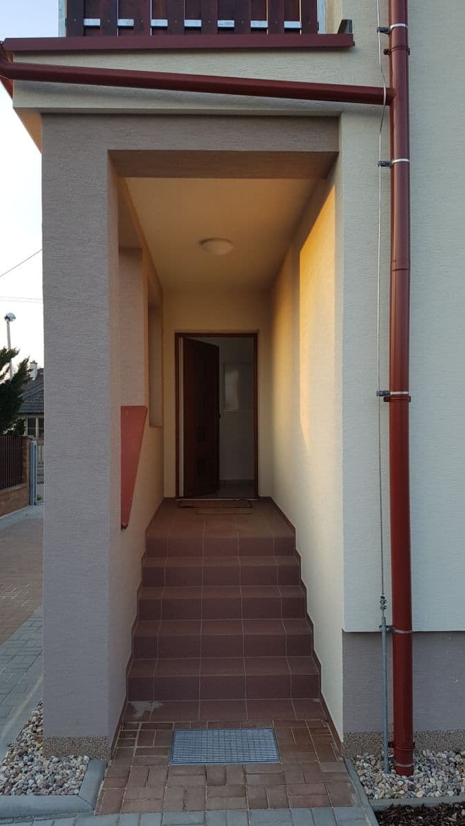 Pronájem domu 220 m², pozemek 431 m², Krapkova, Hradec Králové, Královéhradecký kraj Pronájem domu 220 m², pozemek 431 m², Krapkova, Hradec Králové, Královéhradecký kraj