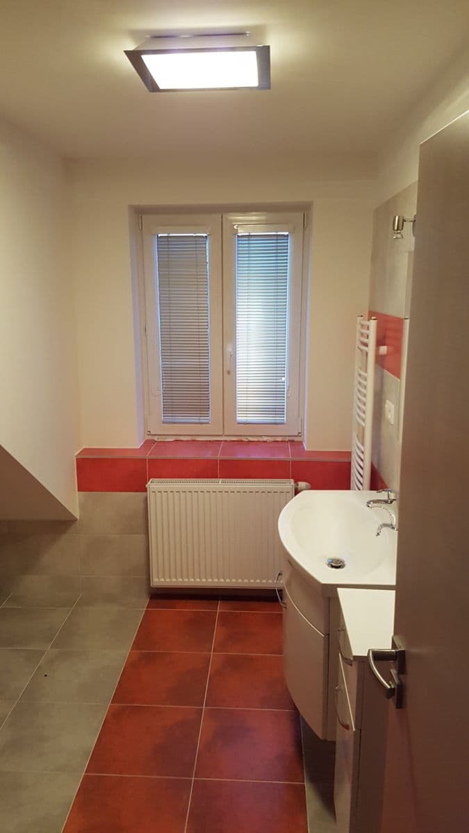 Pronájem domu 220 m², pozemek 431 m², Krapkova, Hradec Králové, Královéhradecký kraj Pronájem domu 220 m², pozemek 431 m², Krapkova, Hradec Králové, Královéhradecký kraj