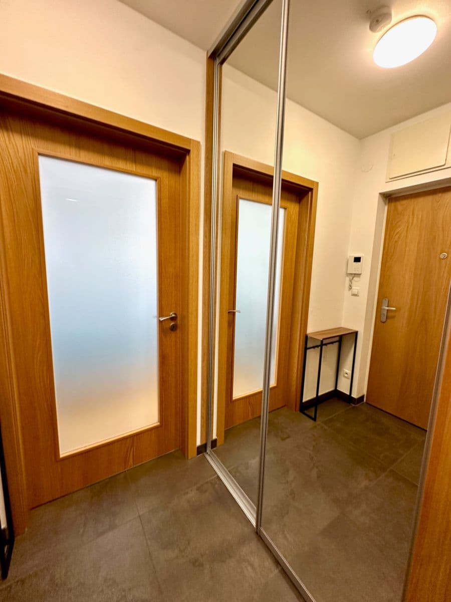 Pronájem bytu 1+kk 45 m², Osadní, Praha, Praha Pronájem bytu 1+kk 45 m², Osadní, Praha, Praha