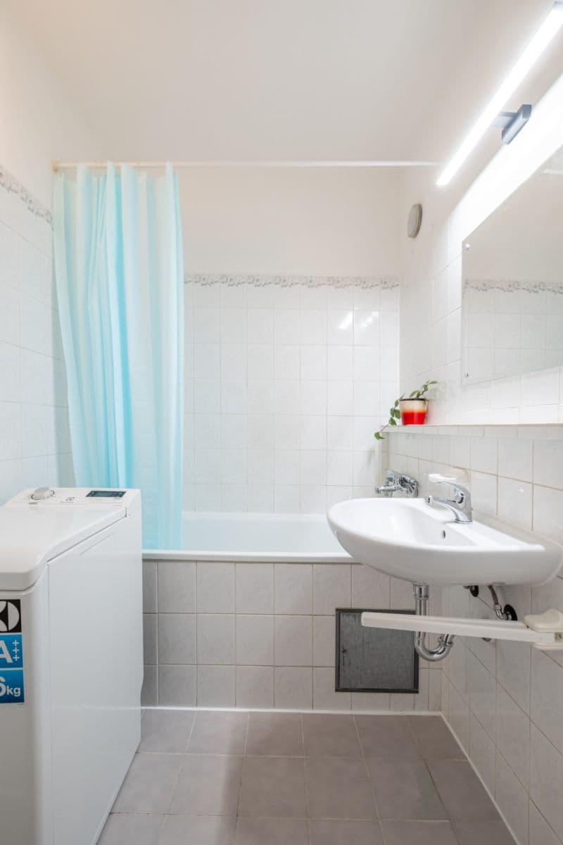 Pronájem bytu 3+1 73 m², Pod Lysinami, Praha, Praha Pronájem bytu 3+1 73 m², Pod Lysinami, Praha, Praha