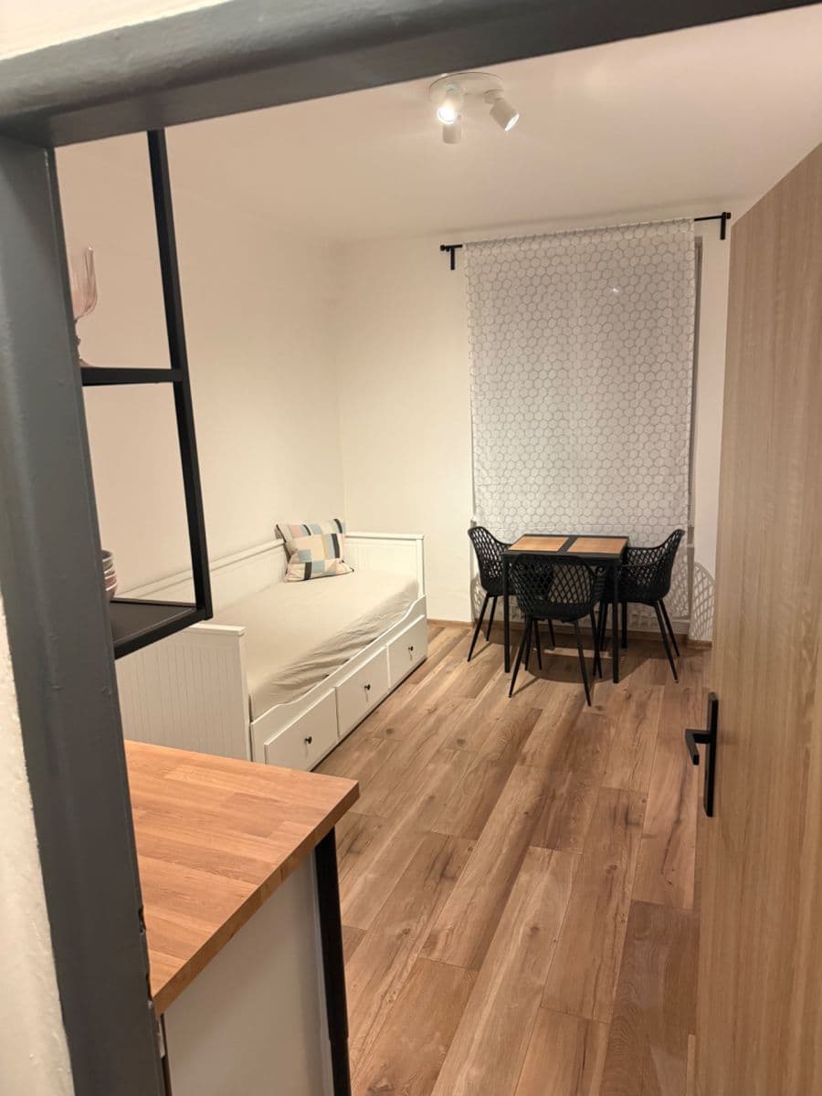 Pronájem bytu 1+kk 19 m², Nádražní, Ostrava, Moravskoslezský kraj Pronájem bytu 1+kk 19 m², Nádražní, Ostrava, Moravskoslezský kraj