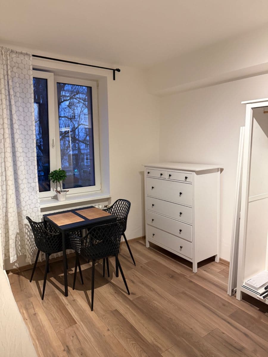 Pronájem bytu 1+kk 19 m², Nádražní, Ostrava, Moravskoslezský kraj Pronájem bytu 1+kk 19 m², Nádražní, Ostrava, Moravskoslezský kraj