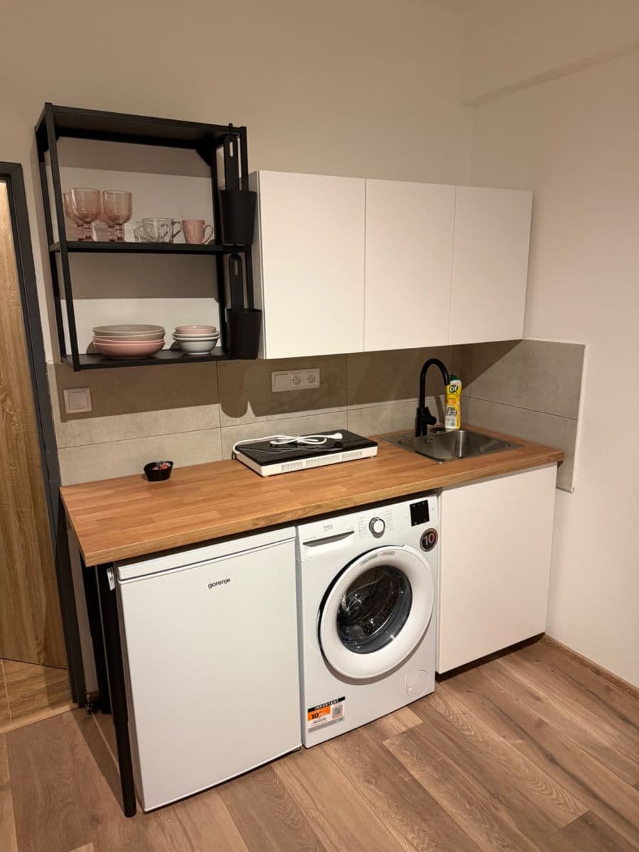 Pronájem bytu 1+kk 19 m², Nádražní, Ostrava, Moravskoslezský kraj Pronájem bytu 1+kk 19 m², Nádražní, Ostrava, Moravskoslezský kraj