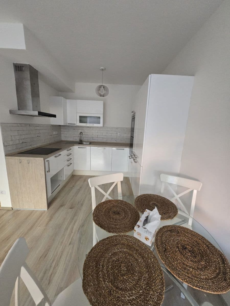 Pronájem bytu 2+kk 52 m², Pod Radnicí, Praha, Praha Pronájem bytu 2+kk 52 m², Pod Radnicí, Praha, Praha