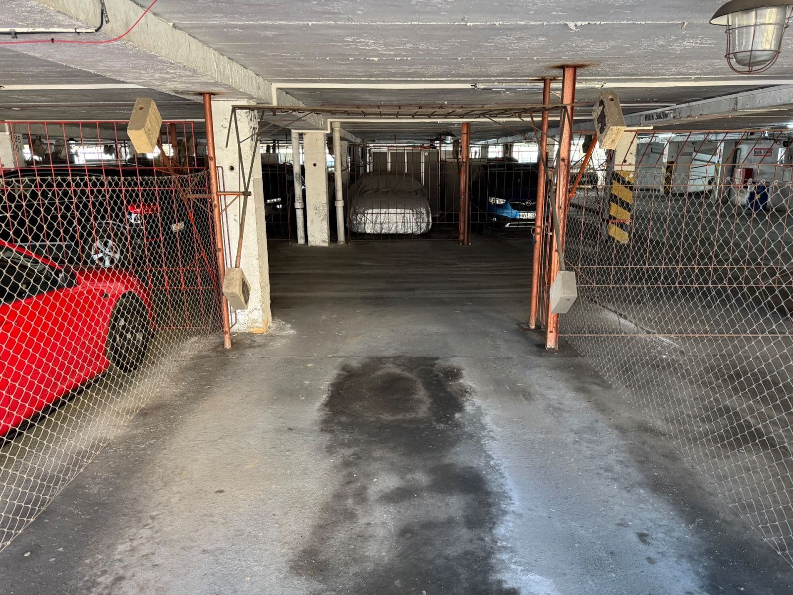 Pronájem garáže 18 m², Lovosická, Praha, Praha Pronájem garáže 18 m², Lovosická, Praha, Praha