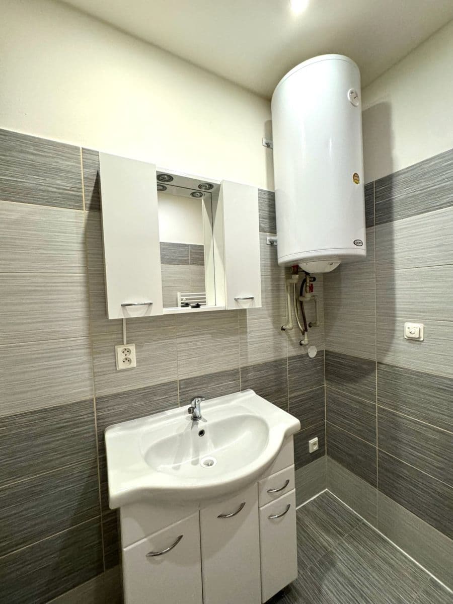 Pronájem bytu 3+kk 48 m², Zbraslavice, Středočeský kraj Pronájem bytu 3+kk 48 m², Zbraslavice, Středočeský kraj