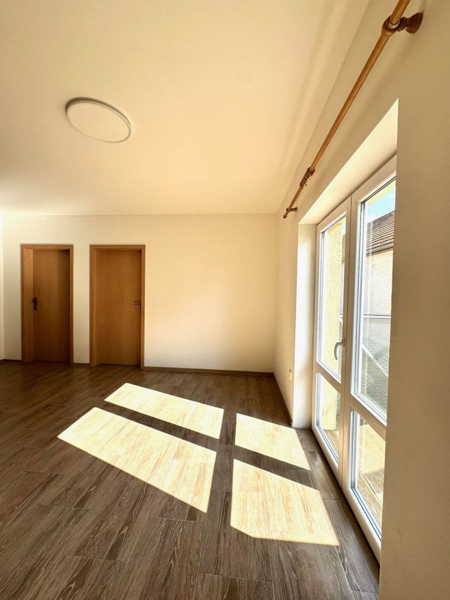 Pronájem bytu 3+kk 48 m², Zbraslavice, Středočeský kraj Pronájem bytu 3+kk 48 m², Zbraslavice, Středočeský kraj