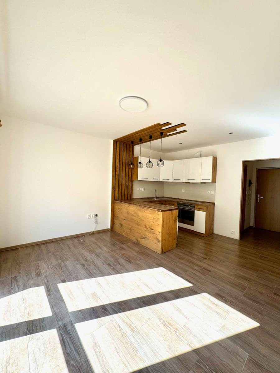 Pronájem bytu 3+kk 48 m², Zbraslavice, Středočeský kraj Pronájem bytu 3+kk 48 m², Zbraslavice, Středočeský kraj