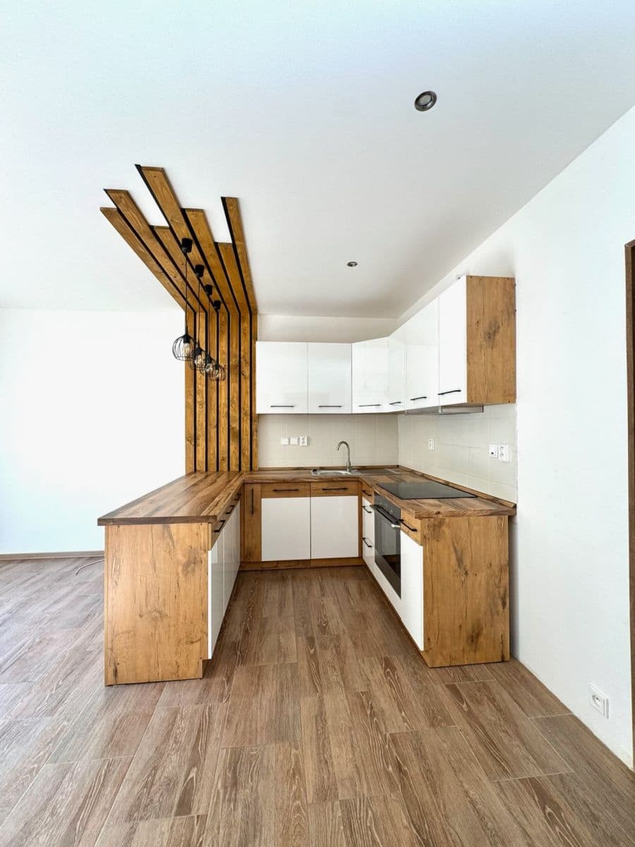 Pronájem bytu 3+kk 48 m², Zbraslavice, Středočeský kraj Pronájem bytu 3+kk 48 m², Zbraslavice, Středočeský kraj