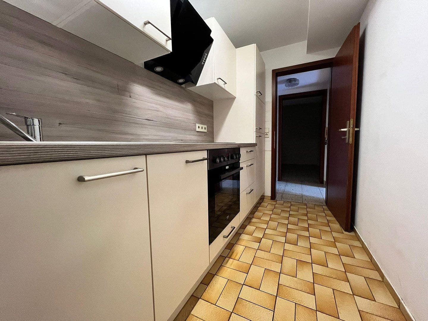 Pronájem bytu 1+1 48 m², Berner Str. 21, Stuttgart, Bádensko-Württembersko Pronájem bytu 1+1 48 m², Berner Str. 21, Stuttgart, Bádensko-Württembersko