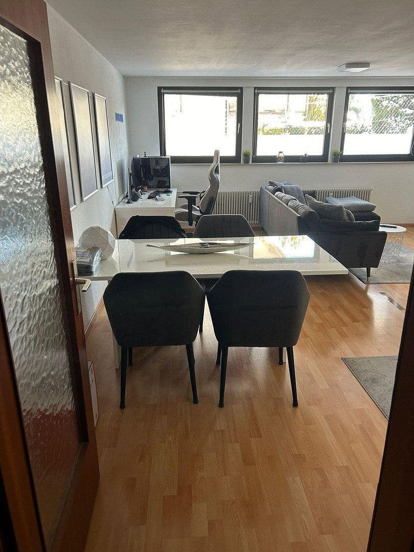 Pronájem bytu 1+1 48 m², Berner Str. 21, Stuttgart, Bádensko-Württembersko Pronájem bytu 1+1 48 m², Berner Str. 21, Stuttgart, Bádensko-Württembersko