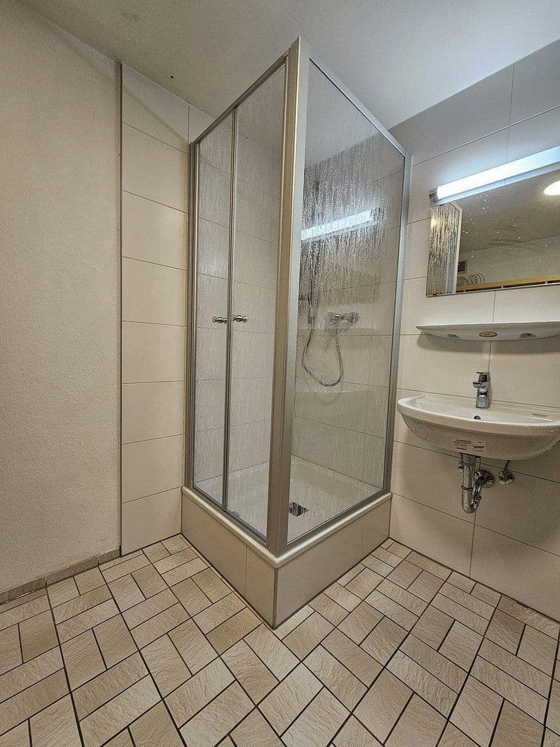 Pronájem bytu 1+1 48 m², Berner Str. 21, Stuttgart, Bádensko-Württembersko Pronájem bytu 1+1 48 m², Berner Str. 21, Stuttgart, Bádensko-Württembersko