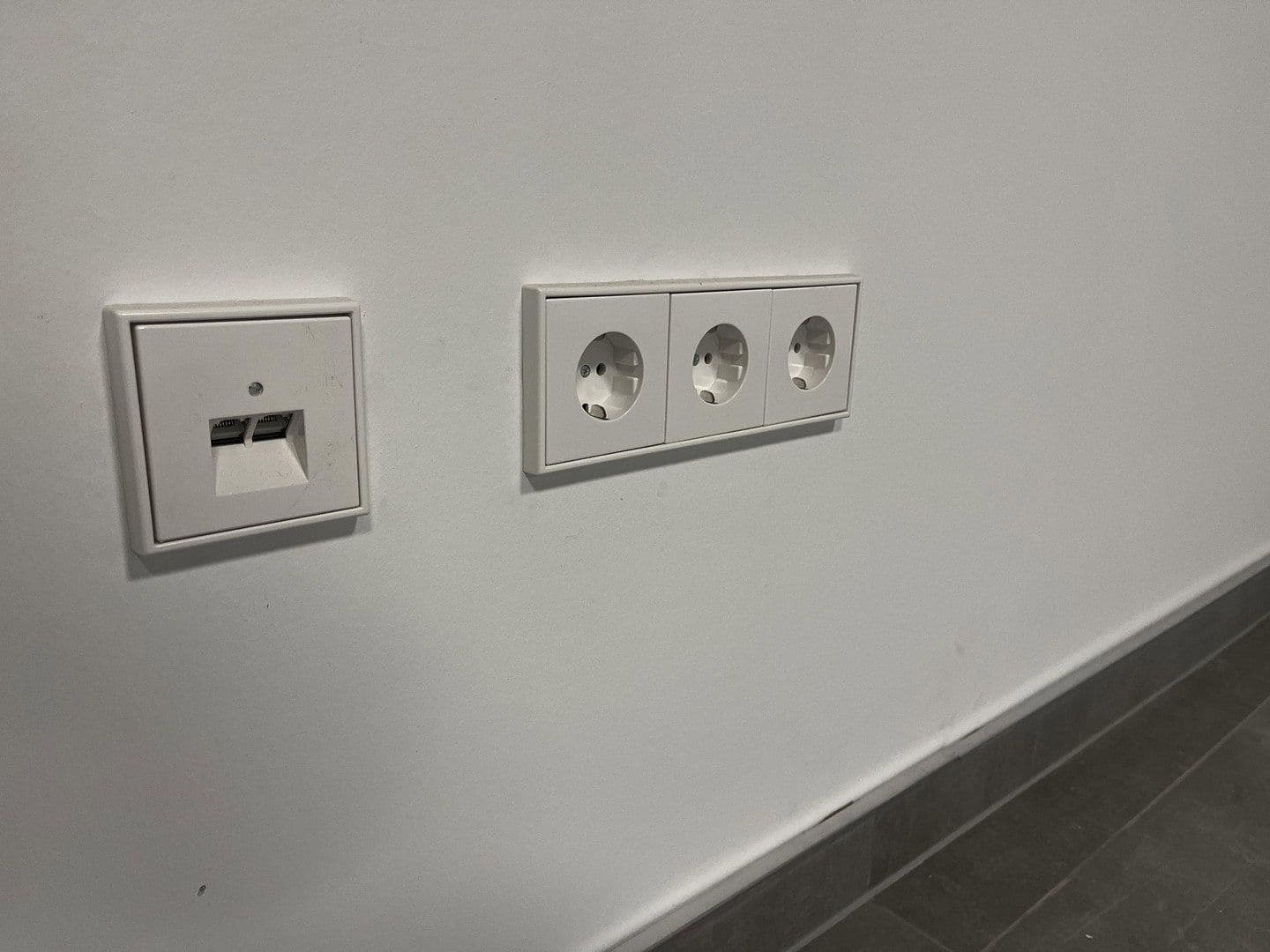 Pronájem kanceláře 153 m², Philippsburg, Bádensko-Württembersko Pronájem kanceláře 153 m², Philippsburg, Bádensko-Württembersko