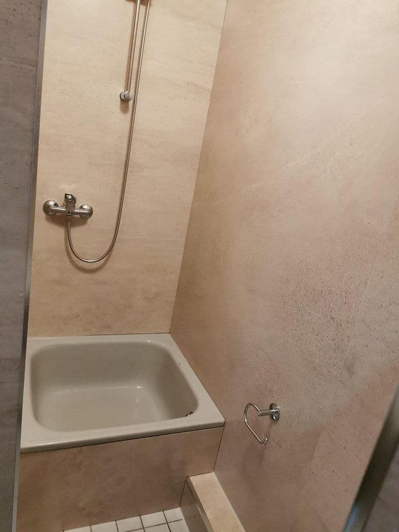 Pronájem bytu 1+1 25 m², Halmhuberstraße 10-14, Mannheim, Bádensko-Württembersko Pronájem bytu 1+1 25 m², Halmhuberstraße 10-14, Mannheim, Bádensko-Württembersko