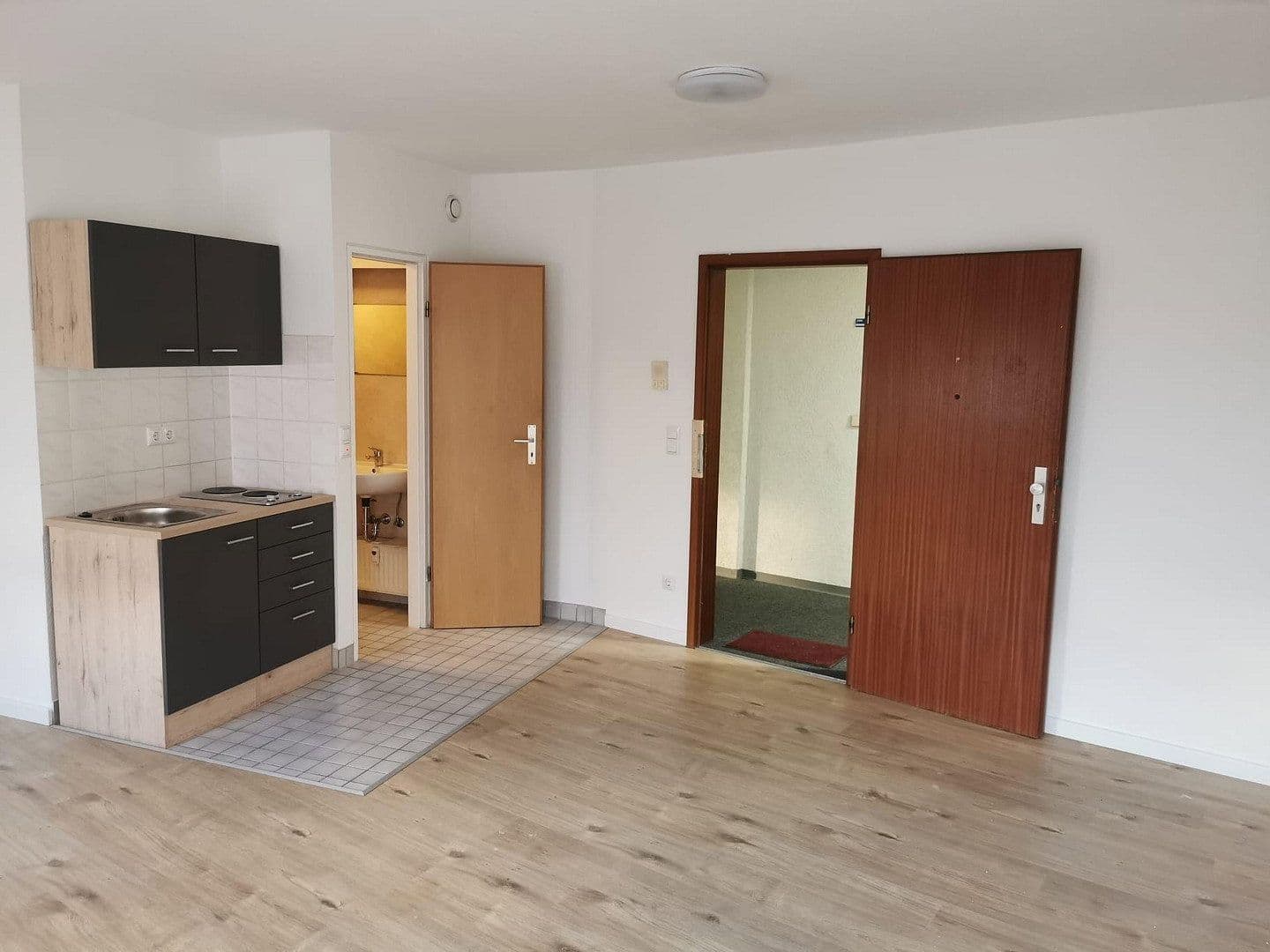 Pronájem bytu 1+1 25 m², Halmhuberstraße 10-14, Mannheim, Bádensko-Württembersko Pronájem bytu 1+1 25 m², Halmhuberstraße 10-14, Mannheim, Bádensko-Württembersko