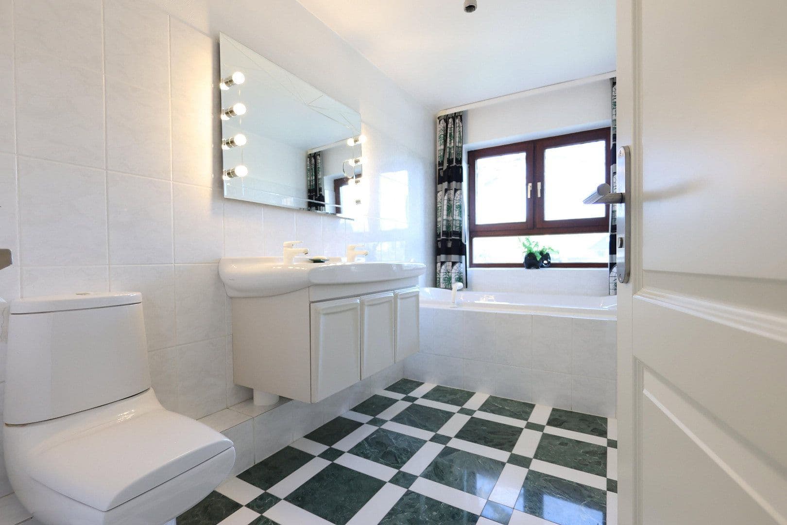 Prodej domu 149 m², pozemek 406 m², Hamburg, Hamburg Prodej domu 149 m², pozemek 406 m², Hamburg, Hamburg