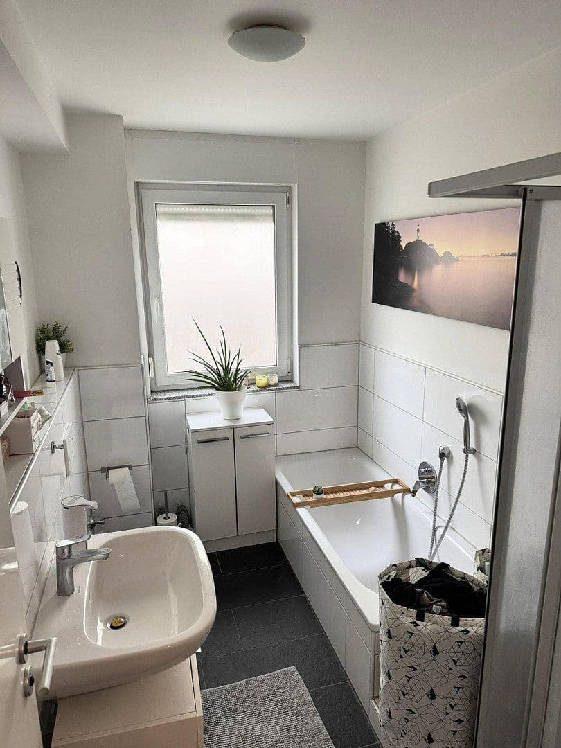 Pronájem bytu 3+1 80 m², Wienerstraße 123, Frankfurt am Main, Hessen Pronájem bytu 3+1 80 m², Wienerstraße 123, Frankfurt am Main, Hessen