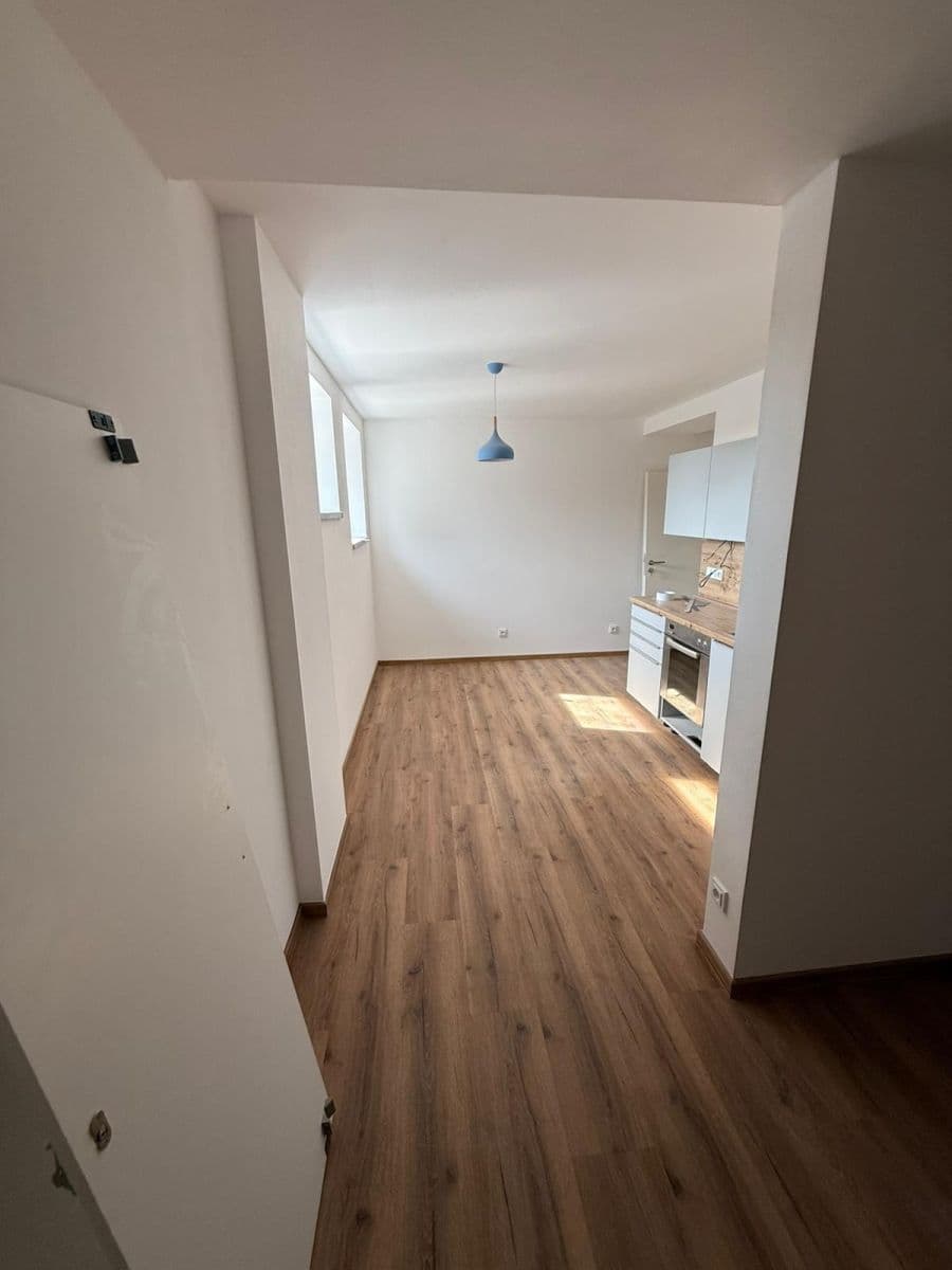 Pronájem bytu 1+kk 22 m², Žleby, Rozdrojovice, Jihomoravský kraj Pronájem bytu 1+kk 22 m², Žleby, Rozdrojovice, Jihomoravský kraj