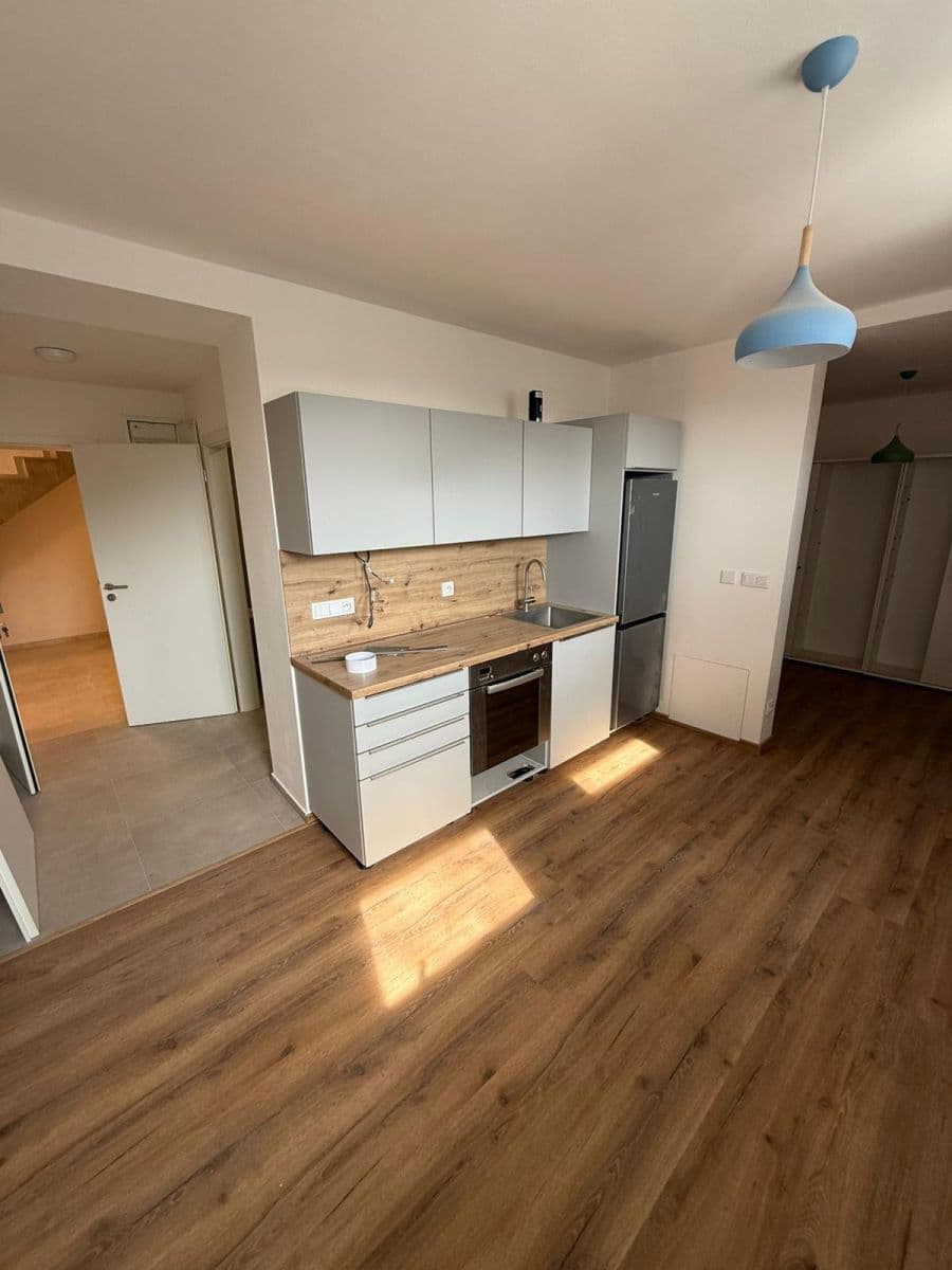 Pronájem bytu 1+kk 22 m², Žleby, Rozdrojovice, Jihomoravský kraj Pronájem bytu 1+kk 22 m², Žleby, Rozdrojovice, Jihomoravský kraj