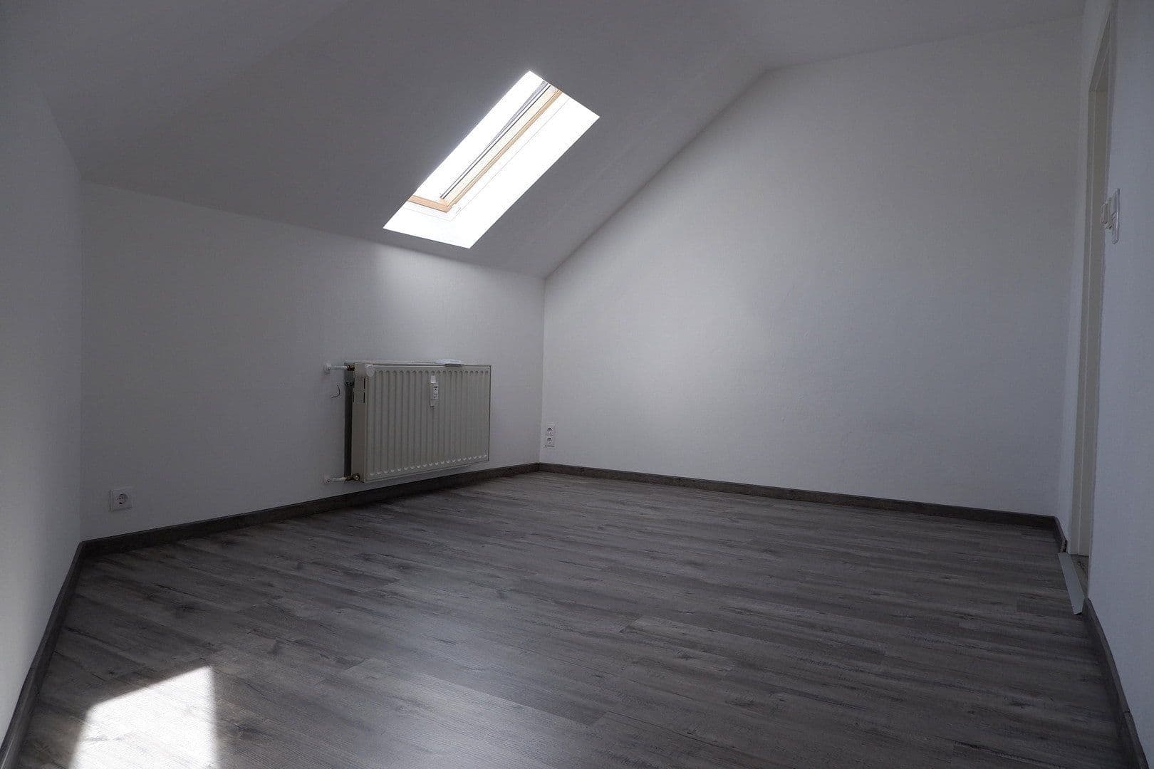 Pronájem bytu 4+1 105 m², Wilkau-Haßlau, Sasko Pronájem bytu 4+1 105 m², Wilkau-Haßlau, Sasko