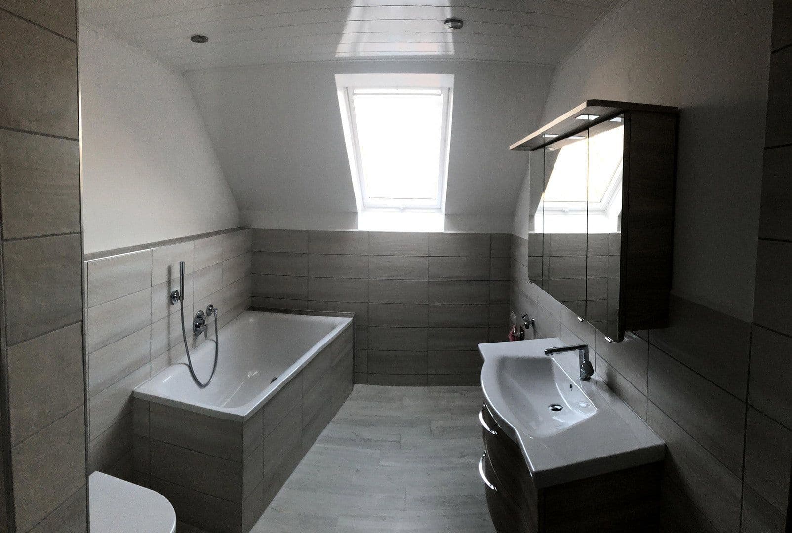 Pronájem bytu 4+1 105 m², Wilkau-Haßlau, Sasko Pronájem bytu 4+1 105 m², Wilkau-Haßlau, Sasko