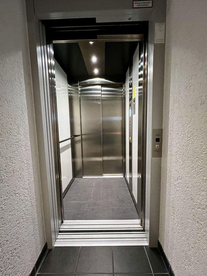 Pronájem bytu 2+1 59 m², Luisenstraße 28, Wuppertal, Severní Porýní-Vestfálsko Pronájem bytu 2+1 59 m², Luisenstraße 28, Wuppertal, Severní Porýní-Vestfálsko