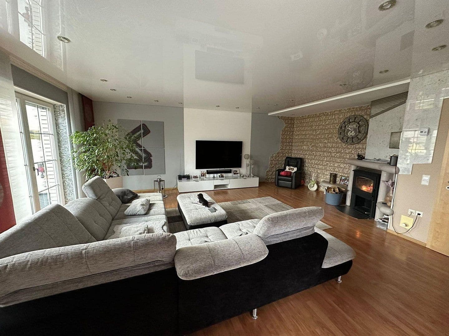 Prodej domu 287 m², pozemek 560 m², Kitzingen, Bavorsko Prodej domu 287 m², pozemek 560 m², Kitzingen, Bavorsko