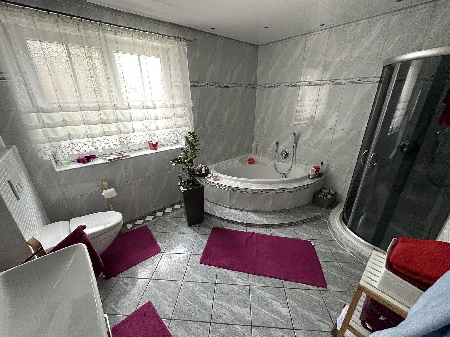 Prodej domu 287 m², pozemek 560 m², Kitzingen, Bavorsko Prodej domu 287 m², pozemek 560 m², Kitzingen, Bavorsko