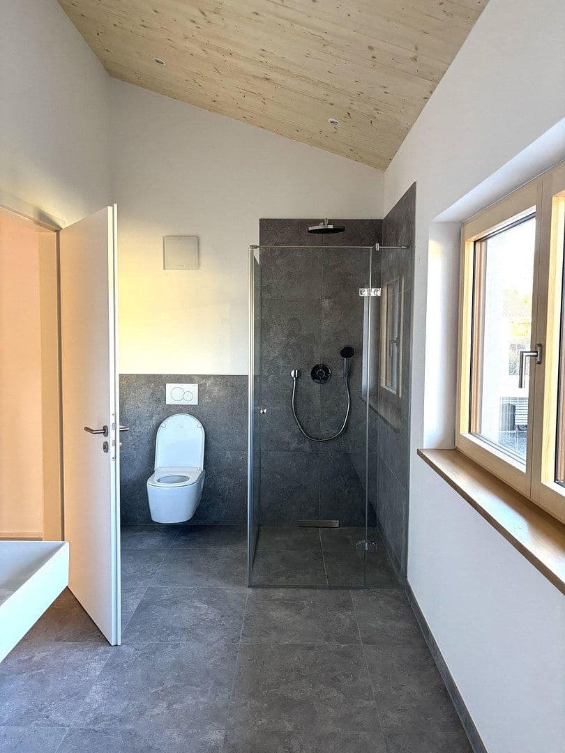 Pronájem domu 133 m², pozemek 250 m², Raubling, Bavorsko Pronájem domu 133 m², pozemek 250 m², Raubling, Bavorsko