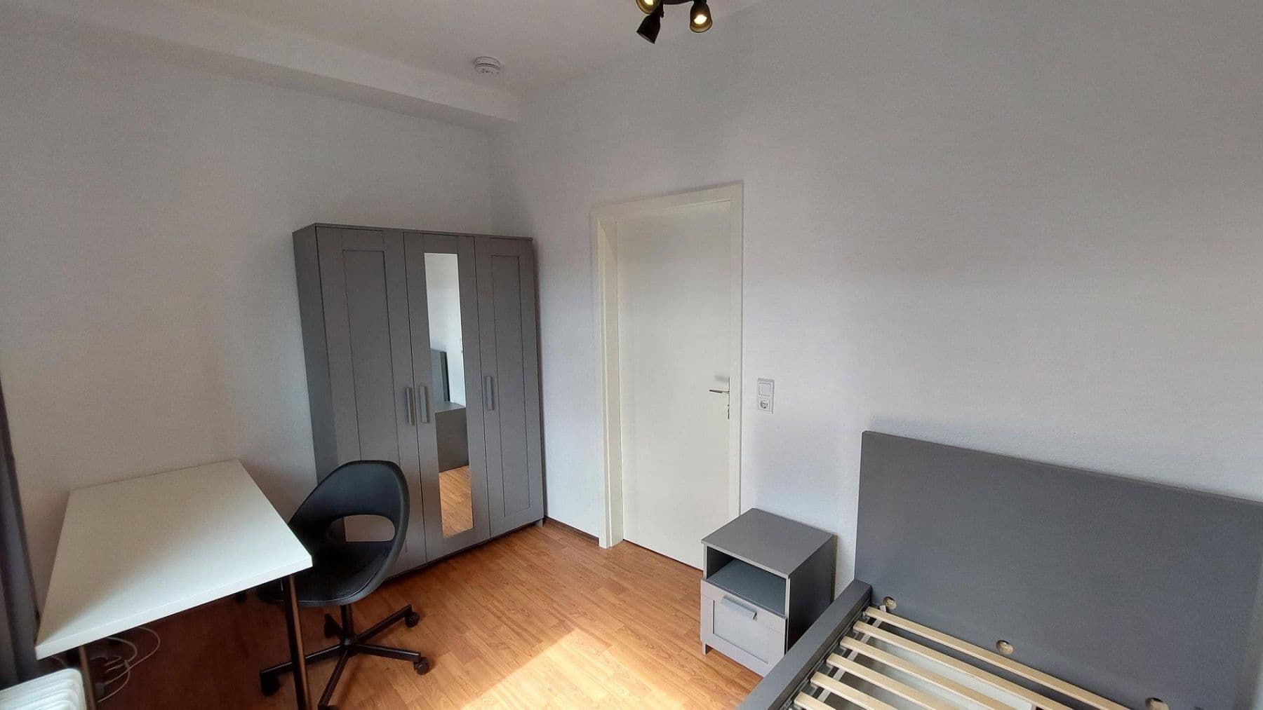 Pronájem bytu 4+1 74 m², Emser Strasse 40, Frankfurt, Hessen Pronájem bytu 4+1 74 m², Emser Strasse 40, Frankfurt, Hessen