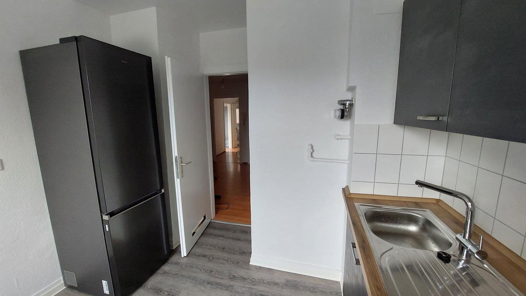 Pronájem bytu 4+1 74 m², Emser Strasse 40, Frankfurt, Hessen Pronájem bytu 4+1 74 m², Emser Strasse 40, Frankfurt, Hessen