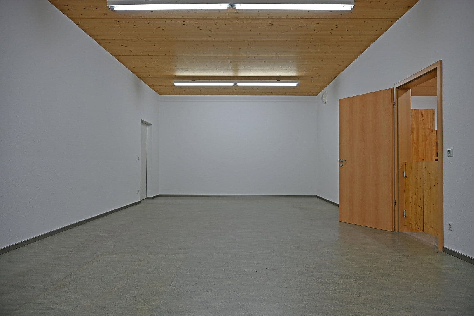 Prodej nebytového prostoru 5.000 m², Bad Säckingen, Bádensko-Württembersko Prodej nebytového prostoru 5.000 m², Bad Säckingen, Bádensko-Württembersko