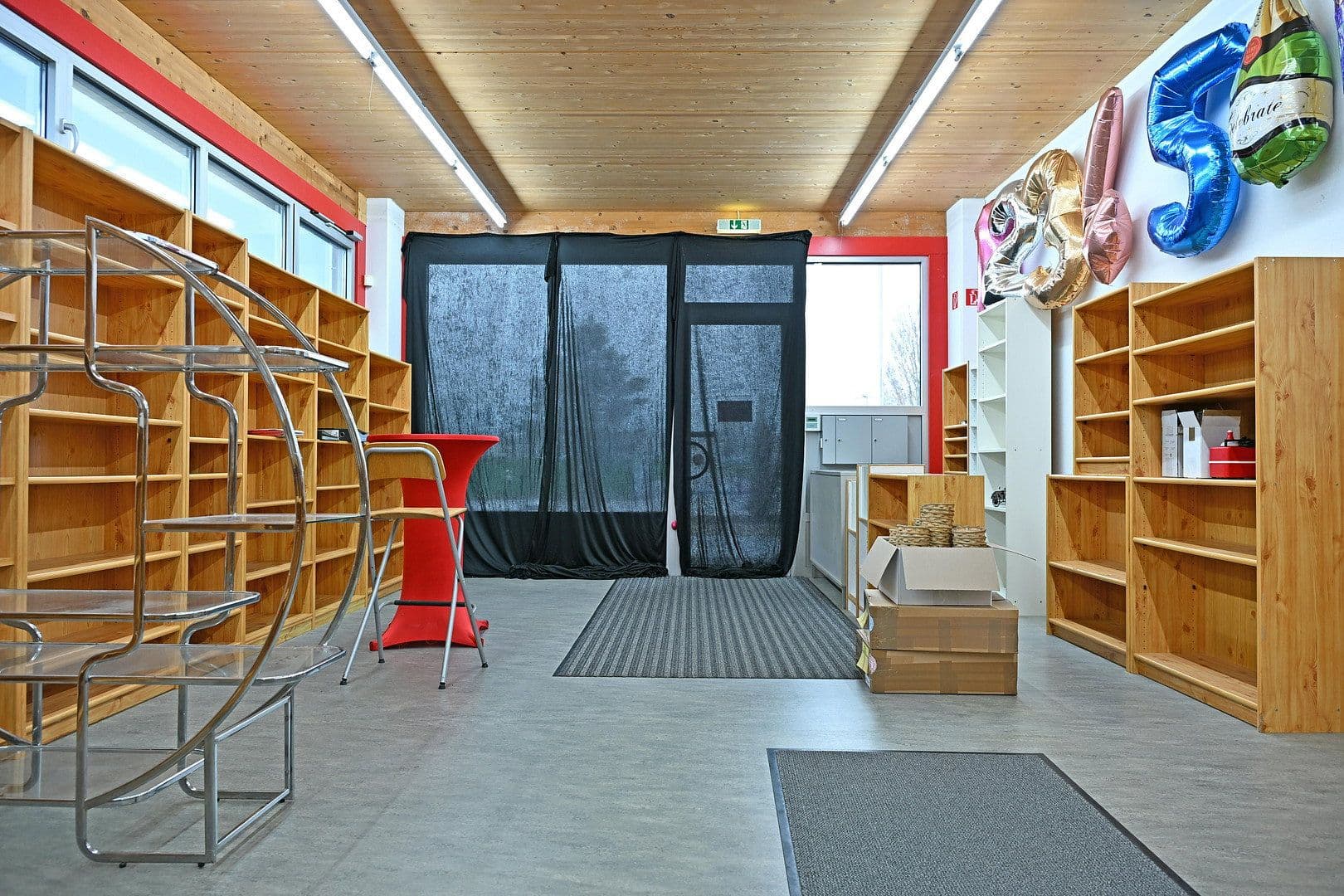 Prodej nebytového prostoru 5.000 m², Bad Säckingen, Bádensko-Württembersko Prodej nebytového prostoru 5.000 m², Bad Säckingen, Bádensko-Württembersko