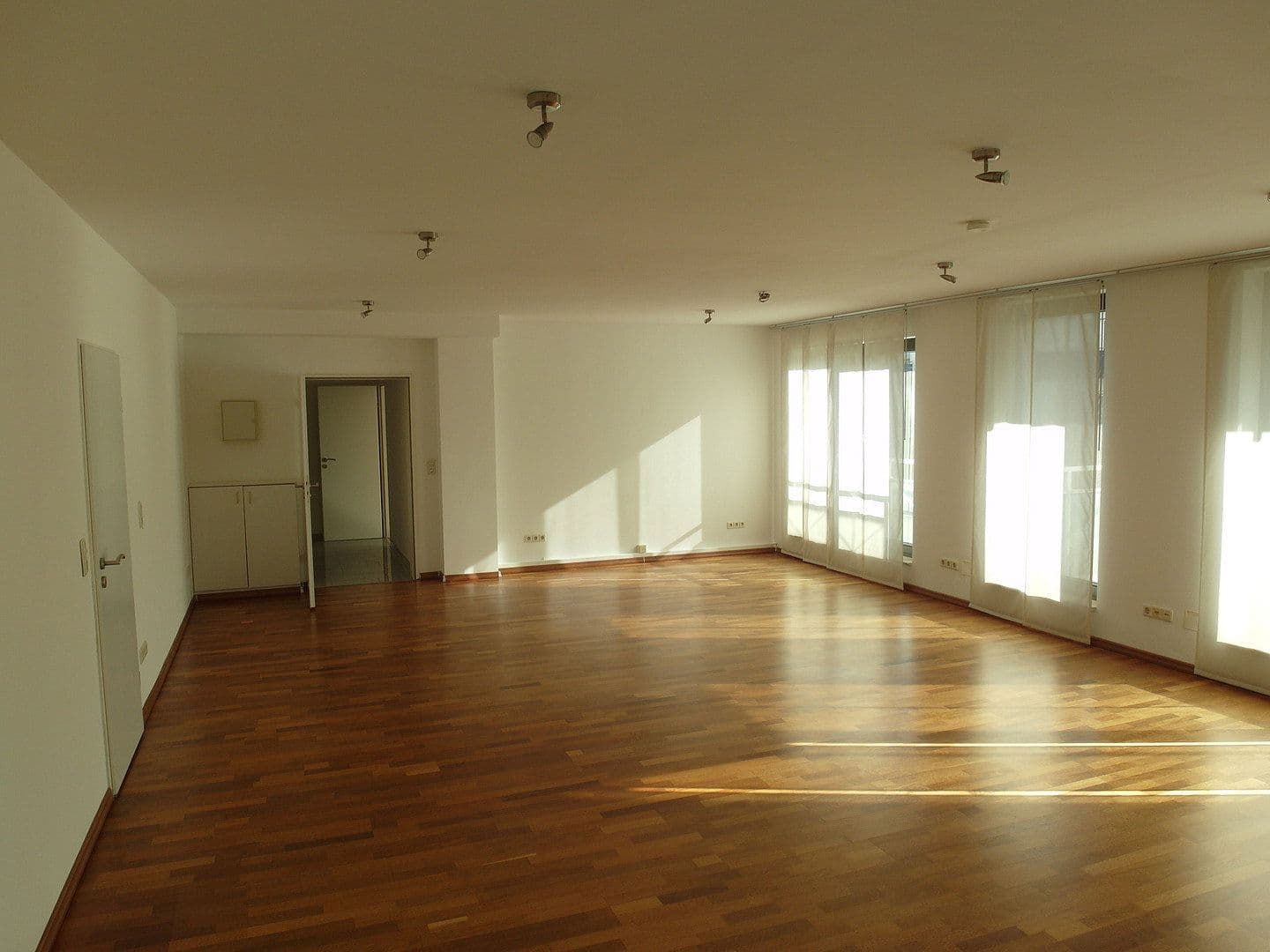 Pronájem bytu 5+1 174 m², Neusser Straße 26b, Meerbusch, Severní Porýní-Vestfálsko Pronájem bytu 5+1 174 m², Neusser Straße 26b, Meerbusch, Severní Porýní-Vestfálsko