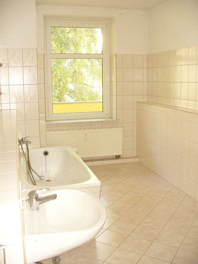 Pronájem bytu 3+1 74 m², Gutenbergstr. 32, Chemnitz, Sasko Pronájem bytu 3+1 74 m², Gutenbergstr. 32, Chemnitz, Sasko
